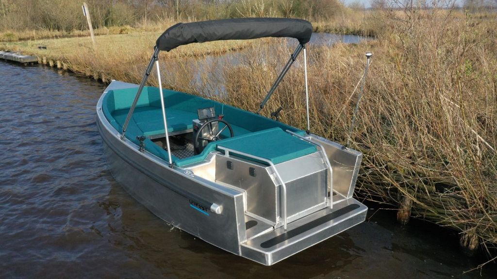 Picture of Qwest Marine S580